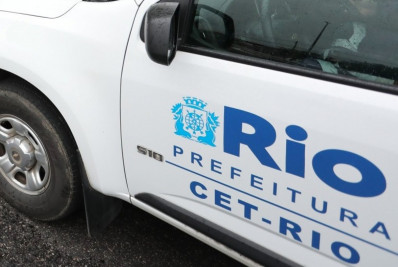 Funcionários da CET-Rio, dentro de viatura, são vítimas de arrastão na Avenida Brasil