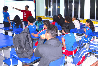 Maricá ensina Mandarim em escola pública e já tem alunos aprovados em exame internacional 