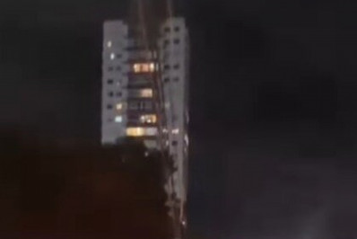 Prédio em SC afunda, fere moradores e local é evacuado às pressas