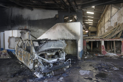 Incêndio atinge galpão em São Cristóvão; veja mais fotos