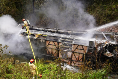 Acidente com ônibus deixa 14 mortos no Equador