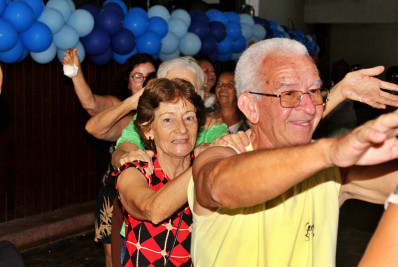 Sétima edição do Baile da Melhor Idade de 2026 reúne idosos em tarde dançante, em Volta Redonda