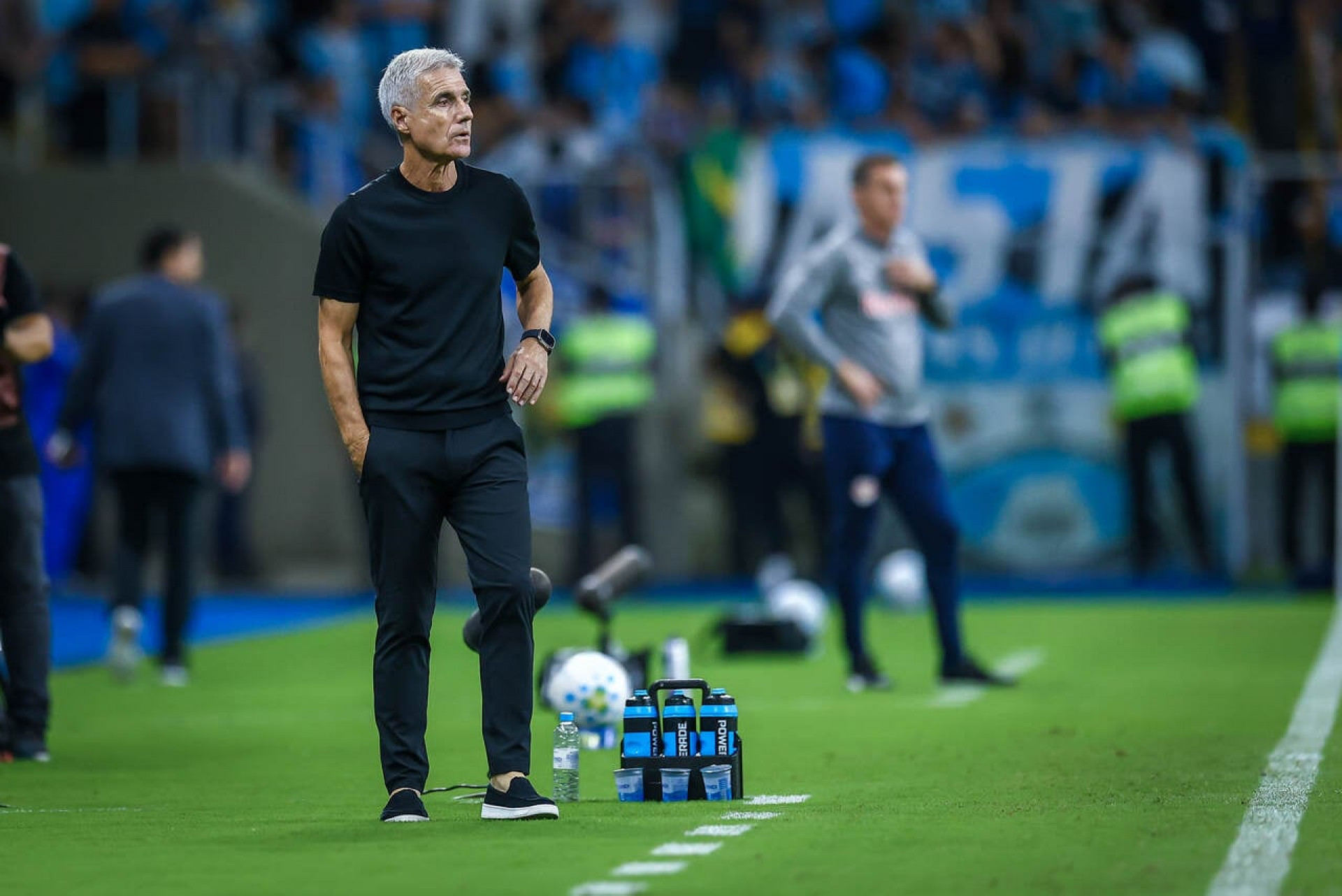 Gr&ecirc;mio aguarda defini&ccedil;&atilde;o sobre Arezo e projeta venda para refor&ccedil;ar caixa