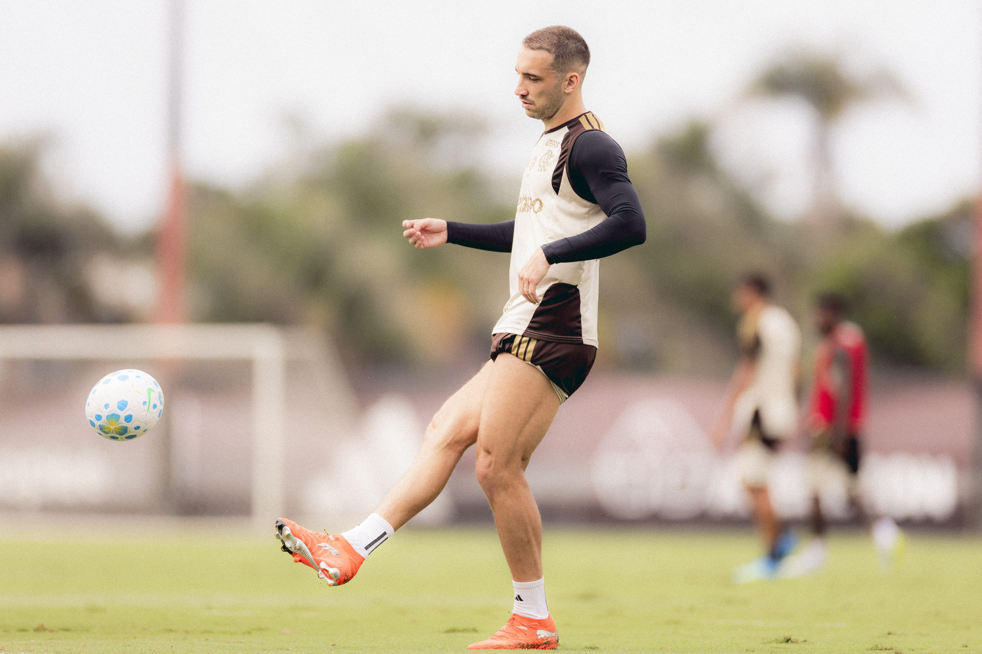 Léo Ortiz  relembra fase difícil no Flamengo e admite pressão acima do esperado