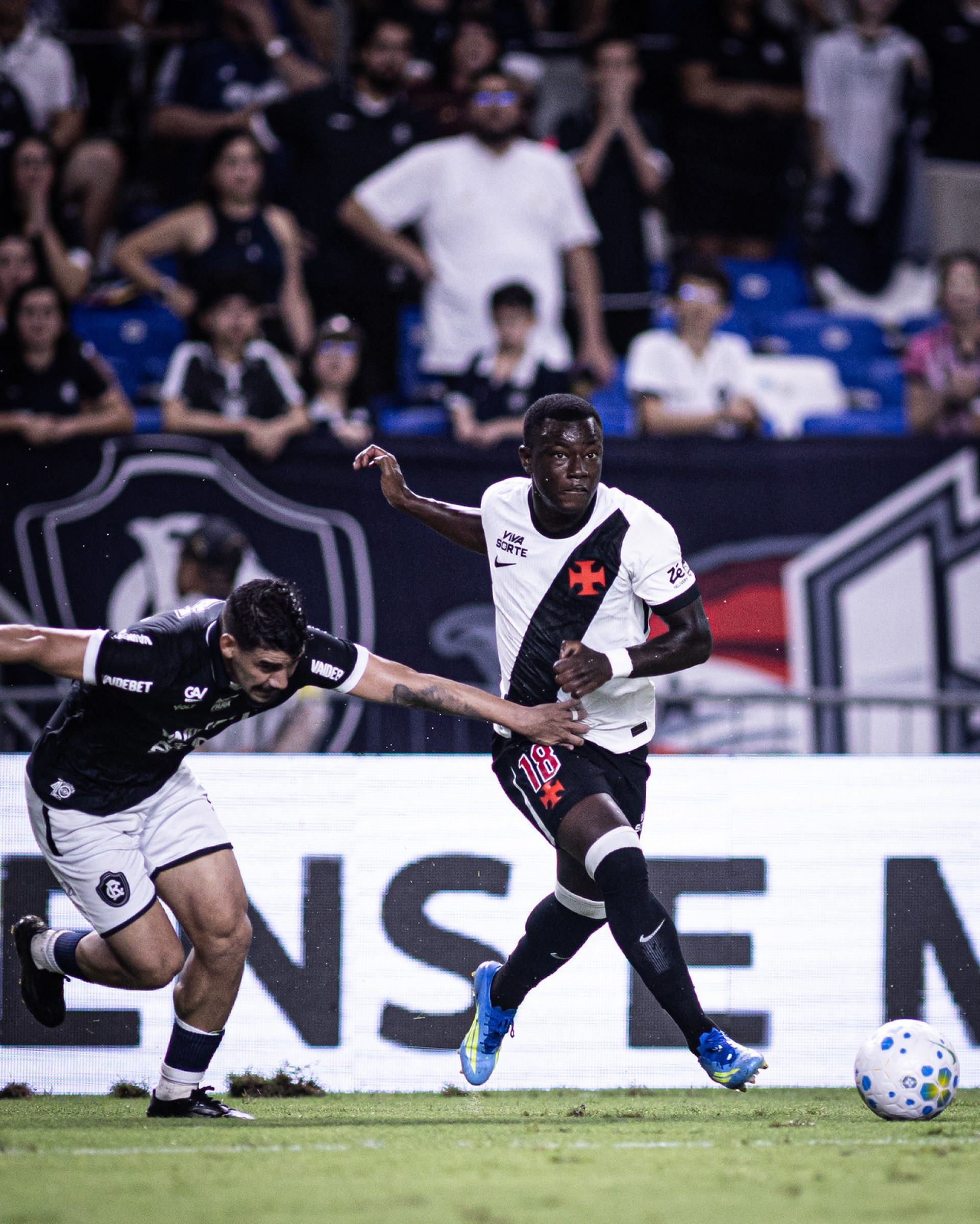 Marino segue sem engrenar no Vasco e acumula atuações abaixo