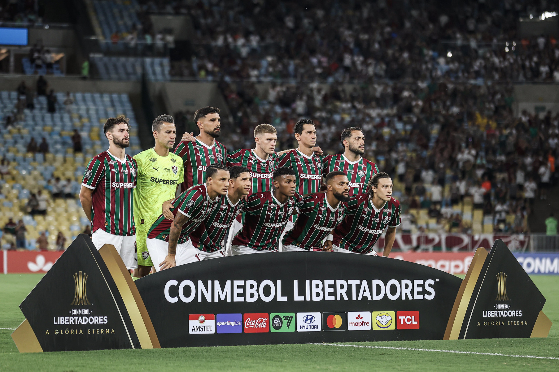 Torcida do Fluminense detona time e presidente por derrota na Libertadores