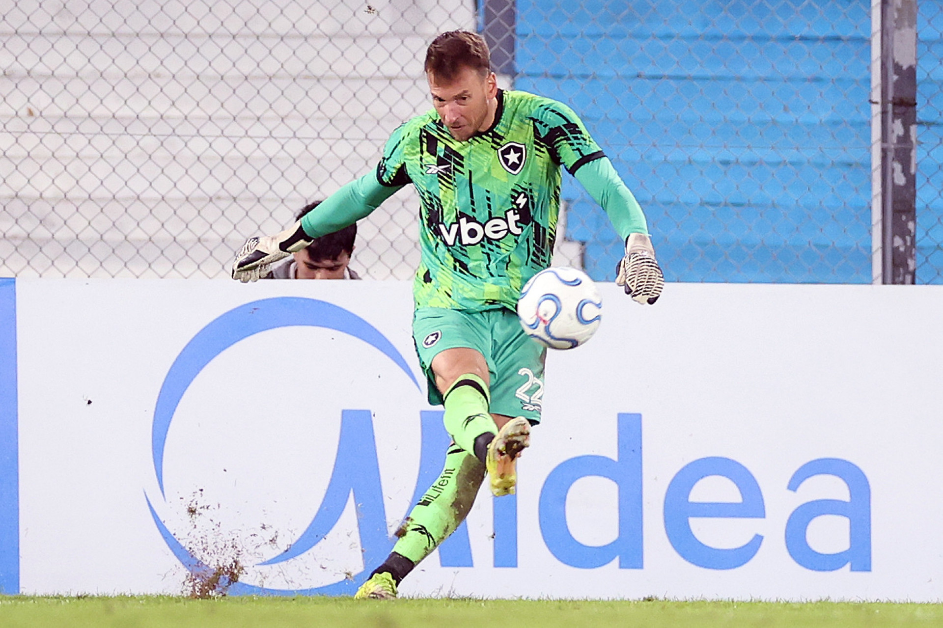 Neto é titular após dois meses; Botafogo pode fazer rodízio no gol