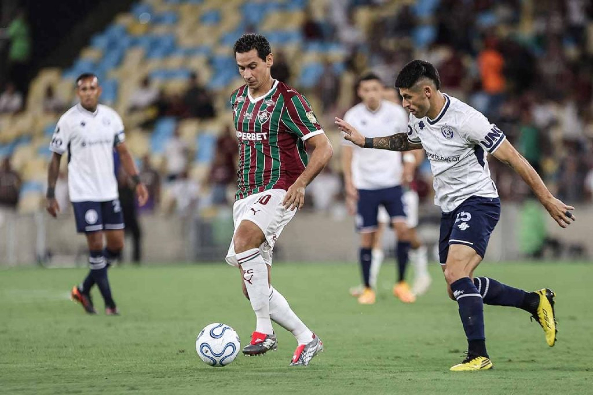 Fluminense volta a perder para argentinos no Maracan&atilde; ap&oacute;s 41 anos