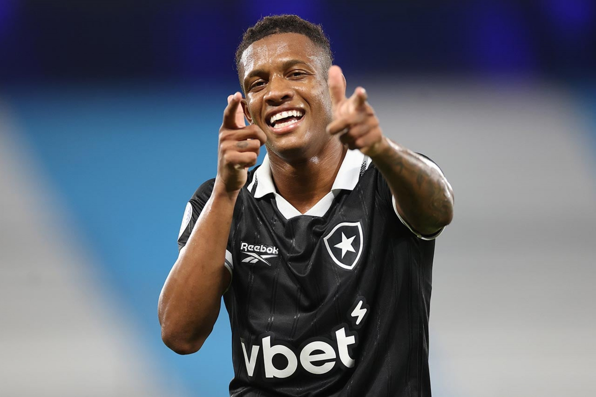 Saiba por quanto o Botafogo topa negociar Danilo