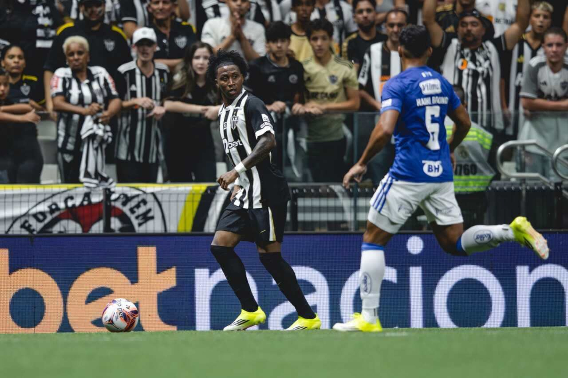 Atl&eacute;tico anuncia les&atilde;o de Preciado