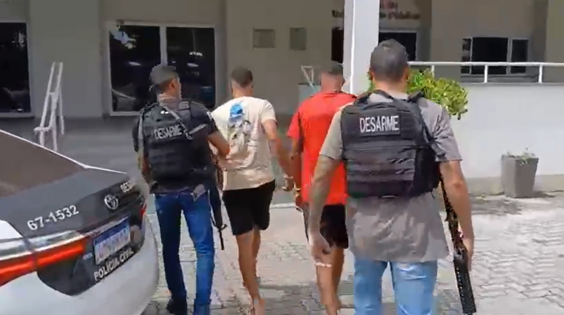 Detidos foram autuados em flagrante por tráfico de drogas e associação para tráfico - Divulgação / PCERJ