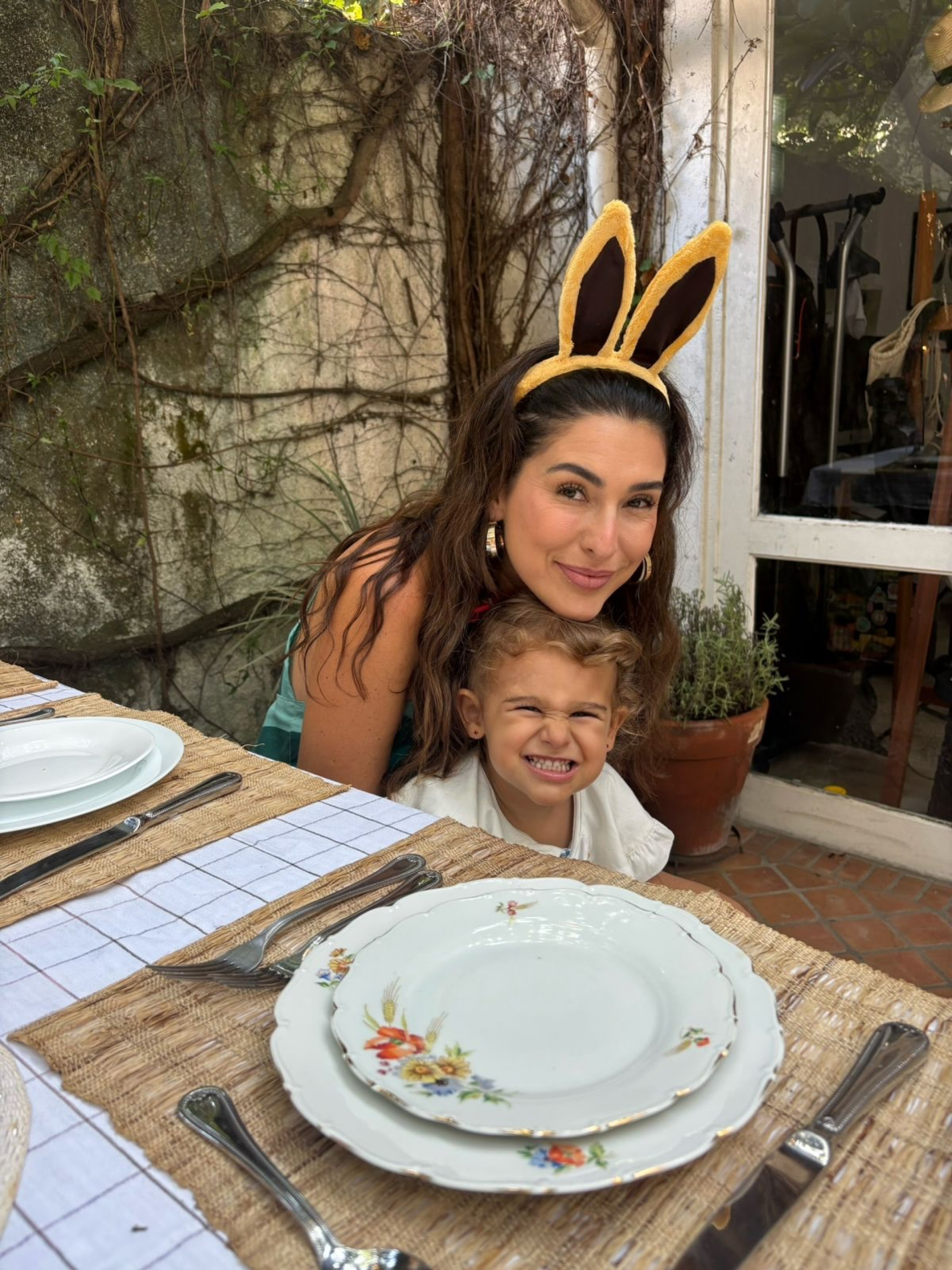 Fernanda Paes Leme celebra 2 anos da filha com festa reservada e decoração colorida; veja fotos