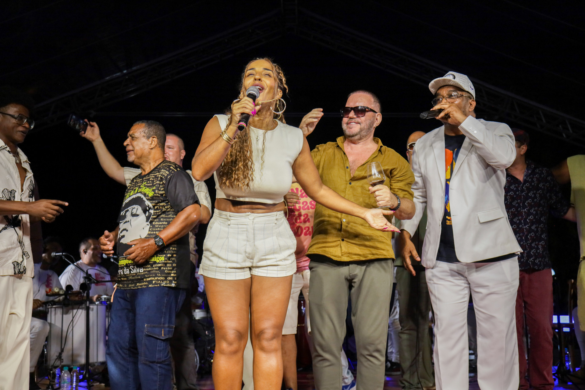 Além de revisitar sucessos, artistas também apresentam novas composições - Divulgação