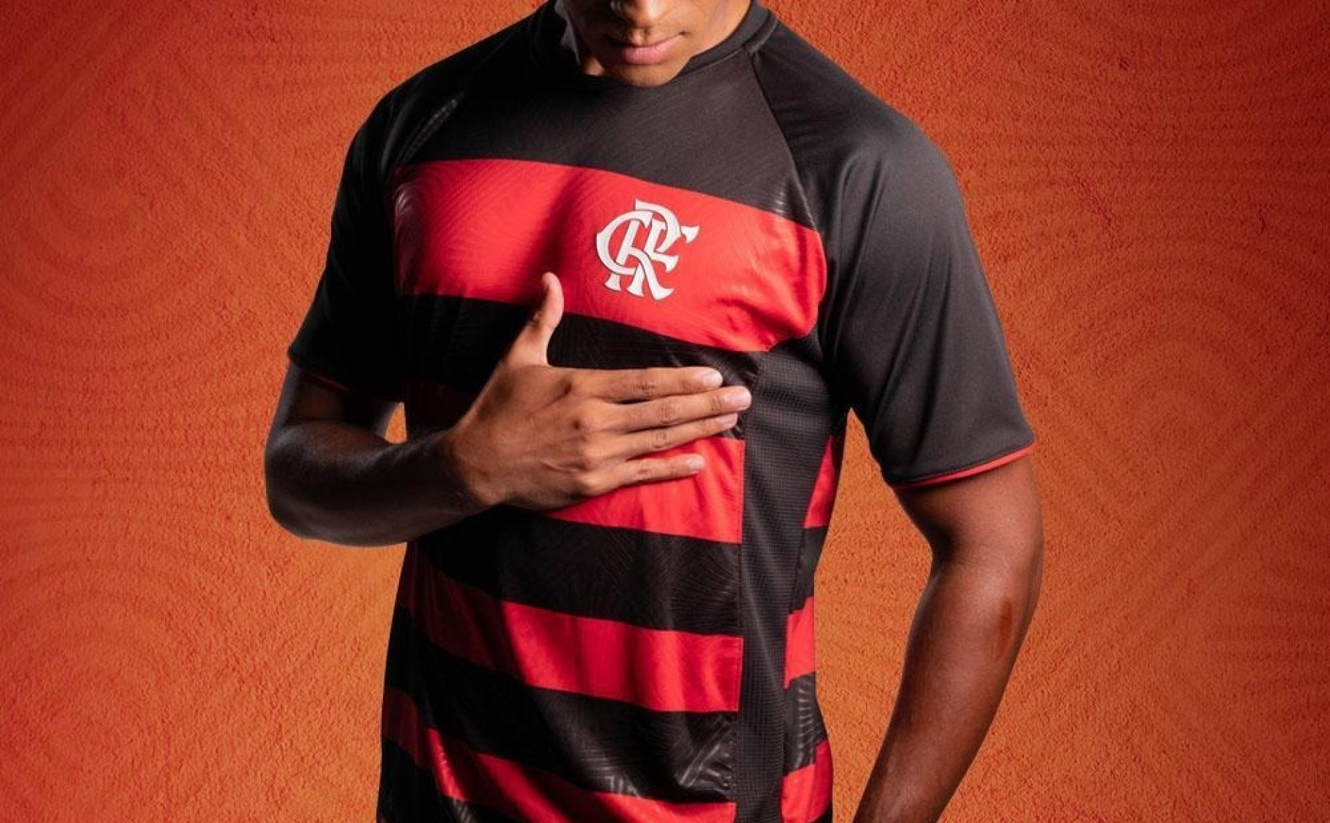Flamengo lança camisa oficial por menos de R$ 100 em parceria com a Shopee