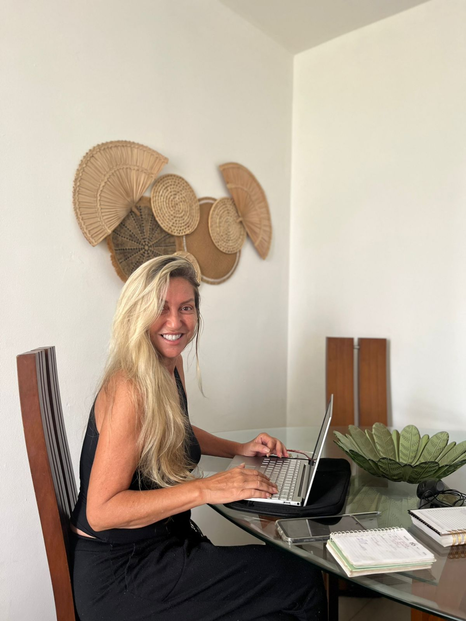 Adriana Quintairos não sai para comer fora sem olhar as redes sociais - Arquivo pessoal