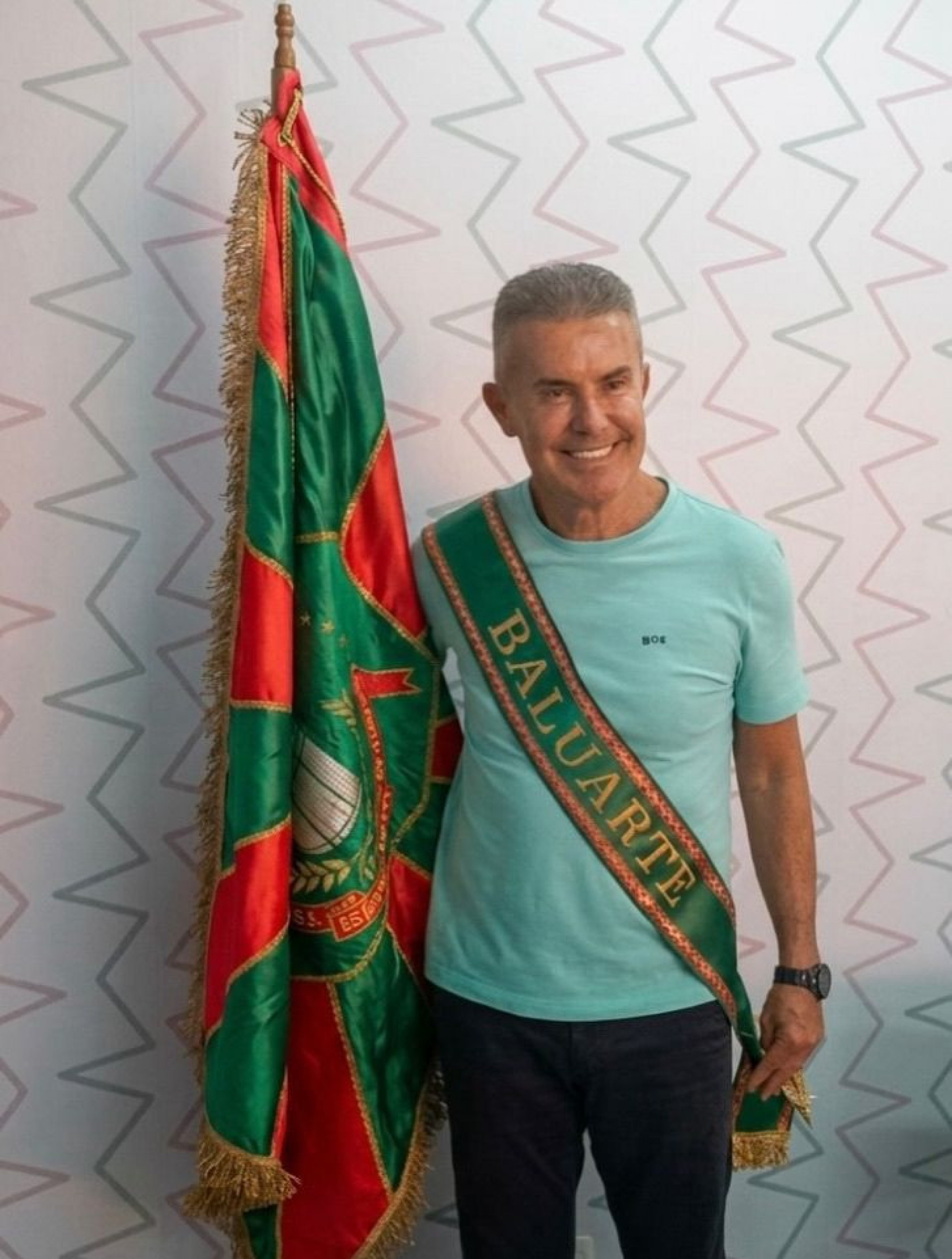 Chiquinho da Mangueira comemorou título nas redes sociais: 'Reconhecimento que carrego com amor' - Reprodução / Redes sociais