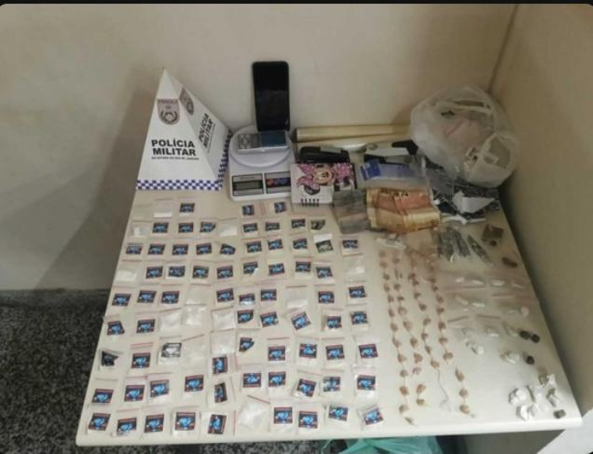 Homem é preso pela PM com drogas no Matadouro