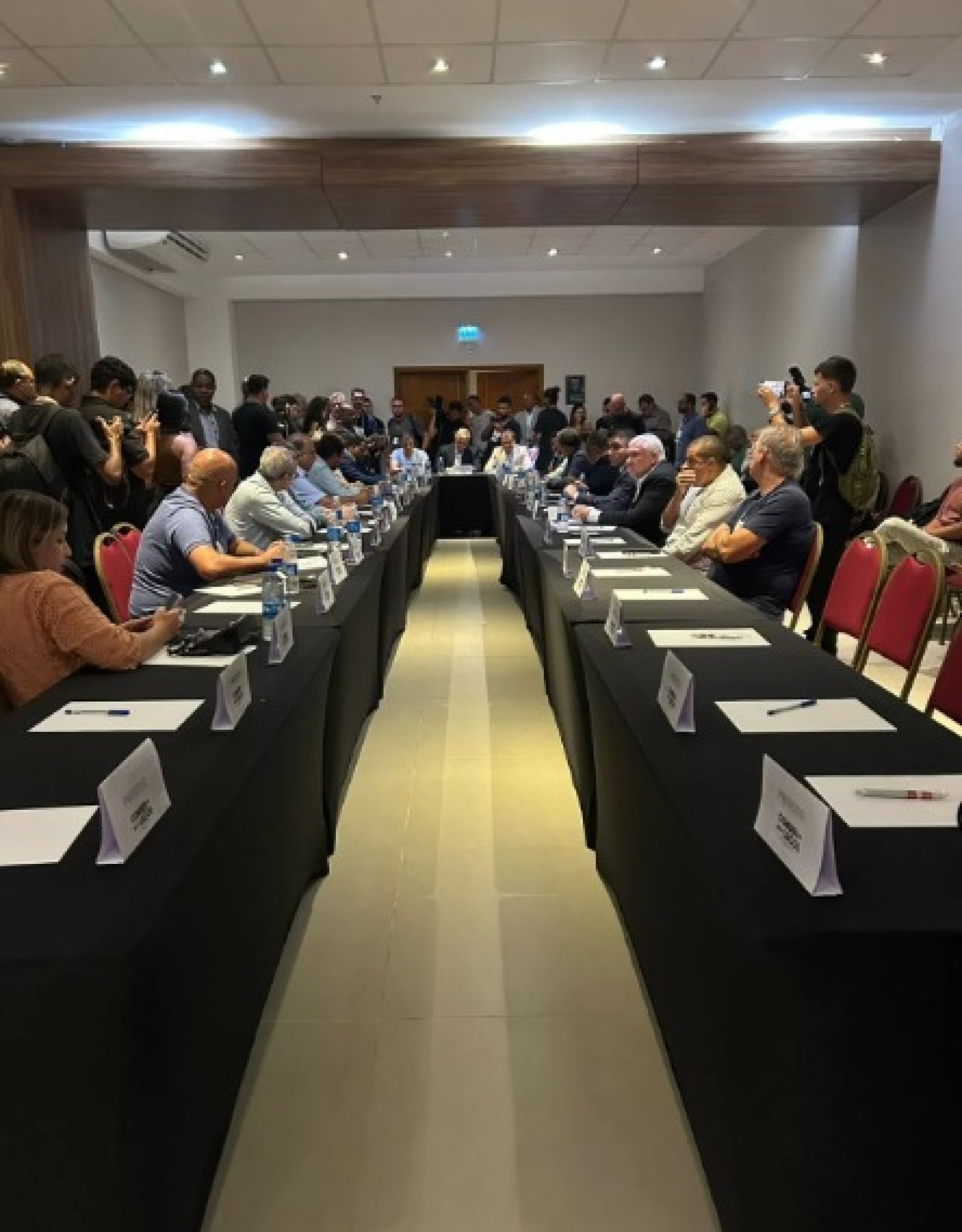 Prefeitos defenderam compensação pelos impactos da atividade petrolífera. - Reprodução/ RCFM