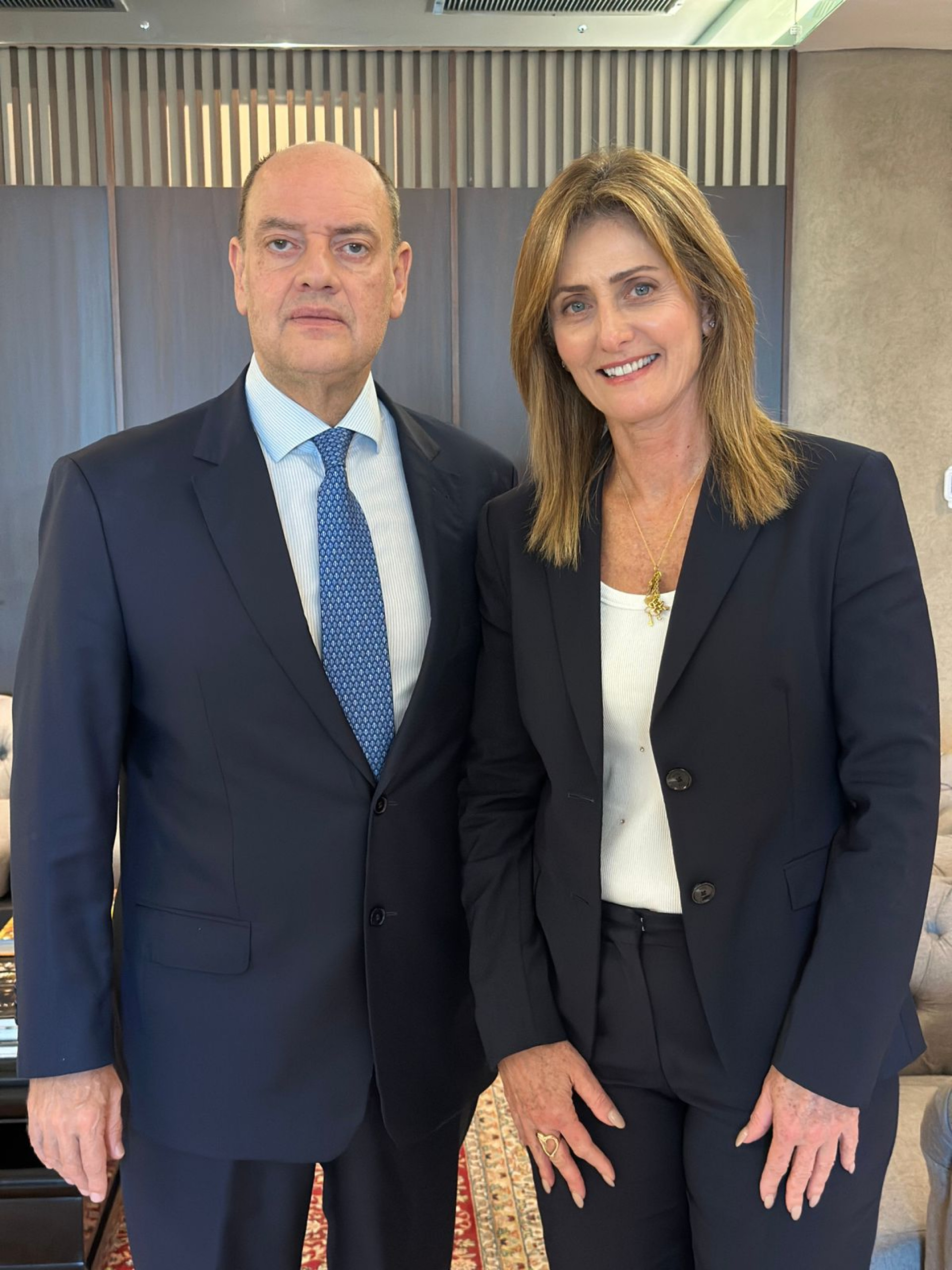 Deputada Célia Jordão se reuni com governador em exercício para cobrar obras de recuperação da RJ-155