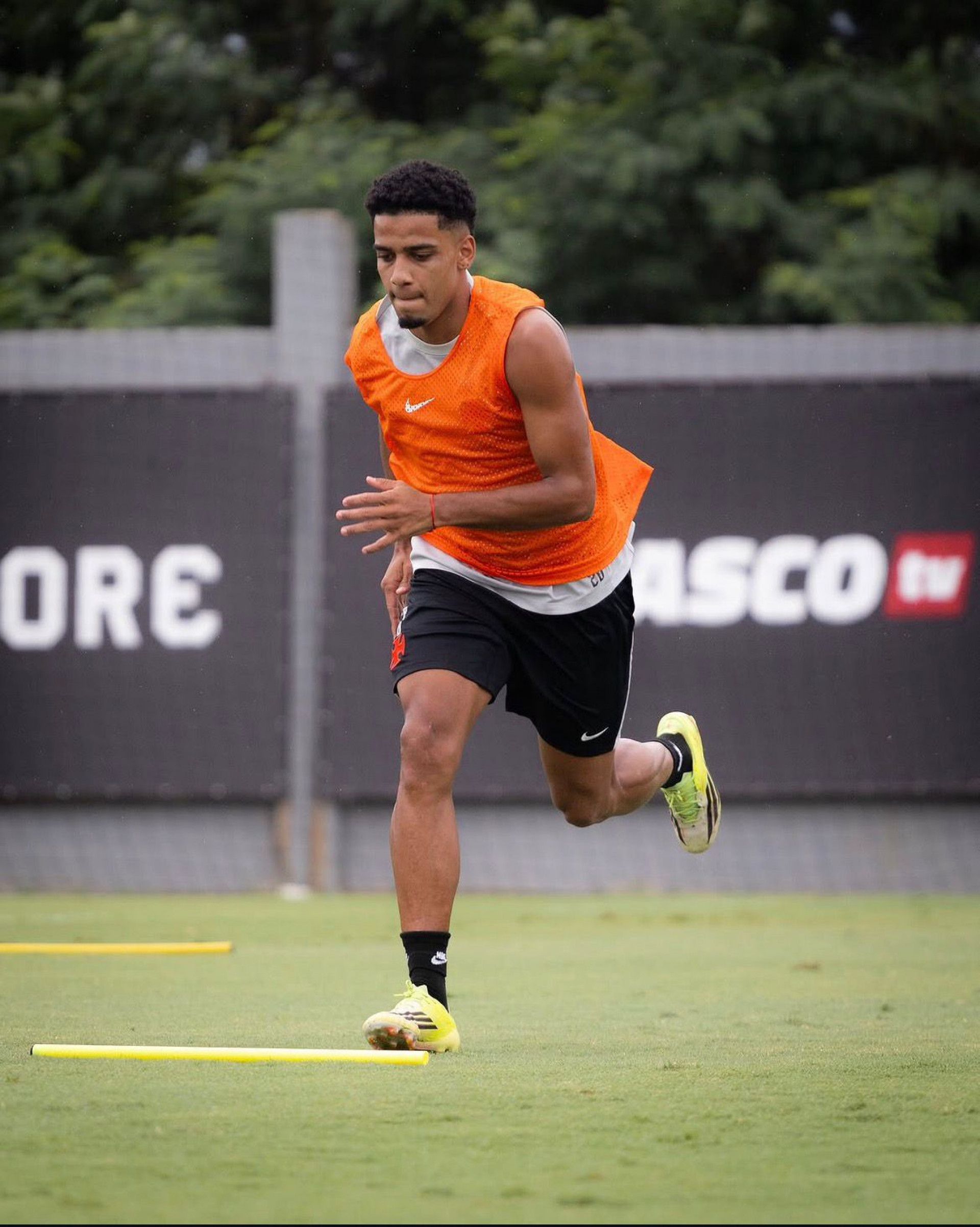 Brenner em ação durante o treino do Vasco