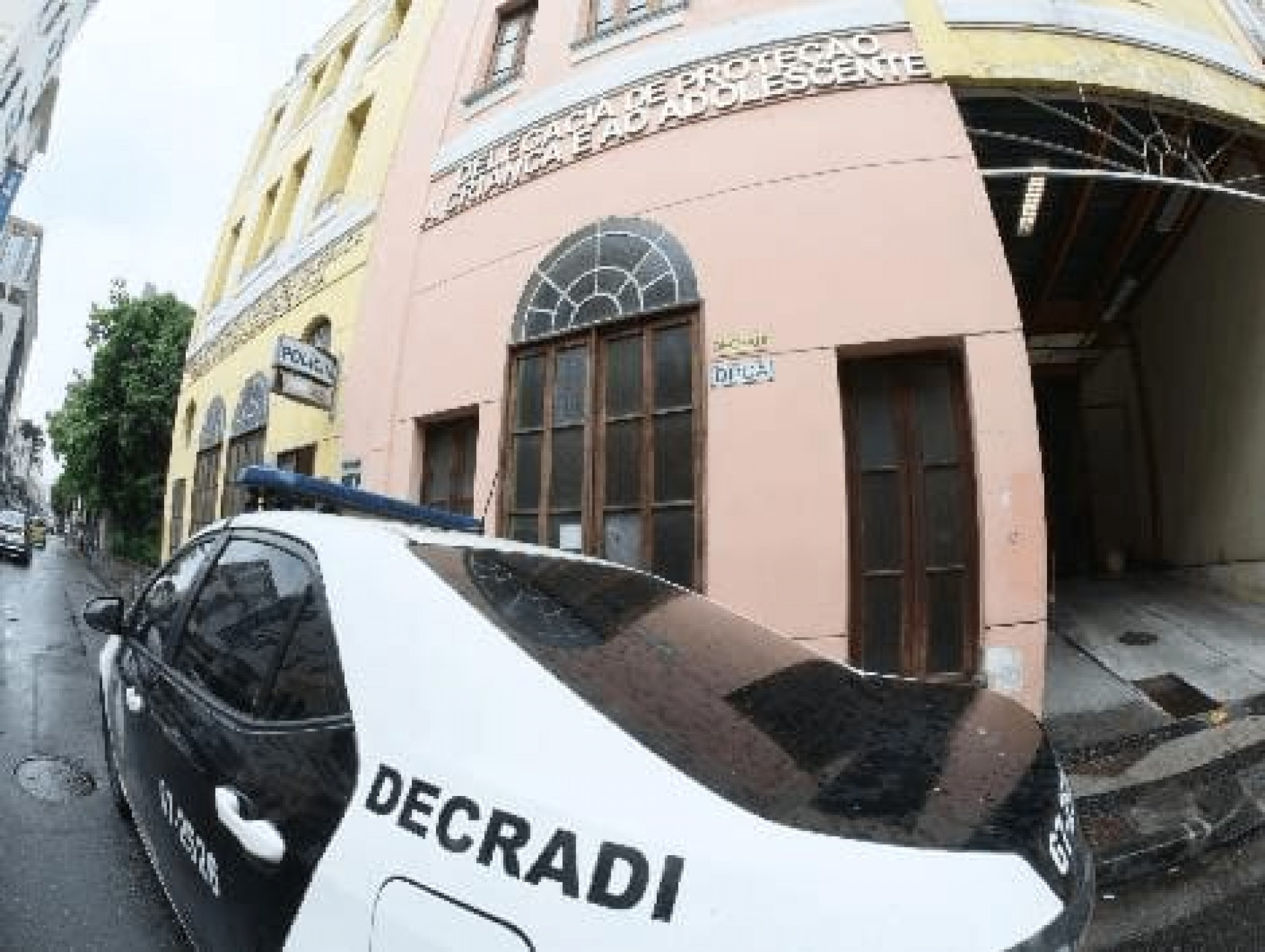 Adolescente de 16 anos é apreendido por incentivar automutilação e planejar ataques pela internet