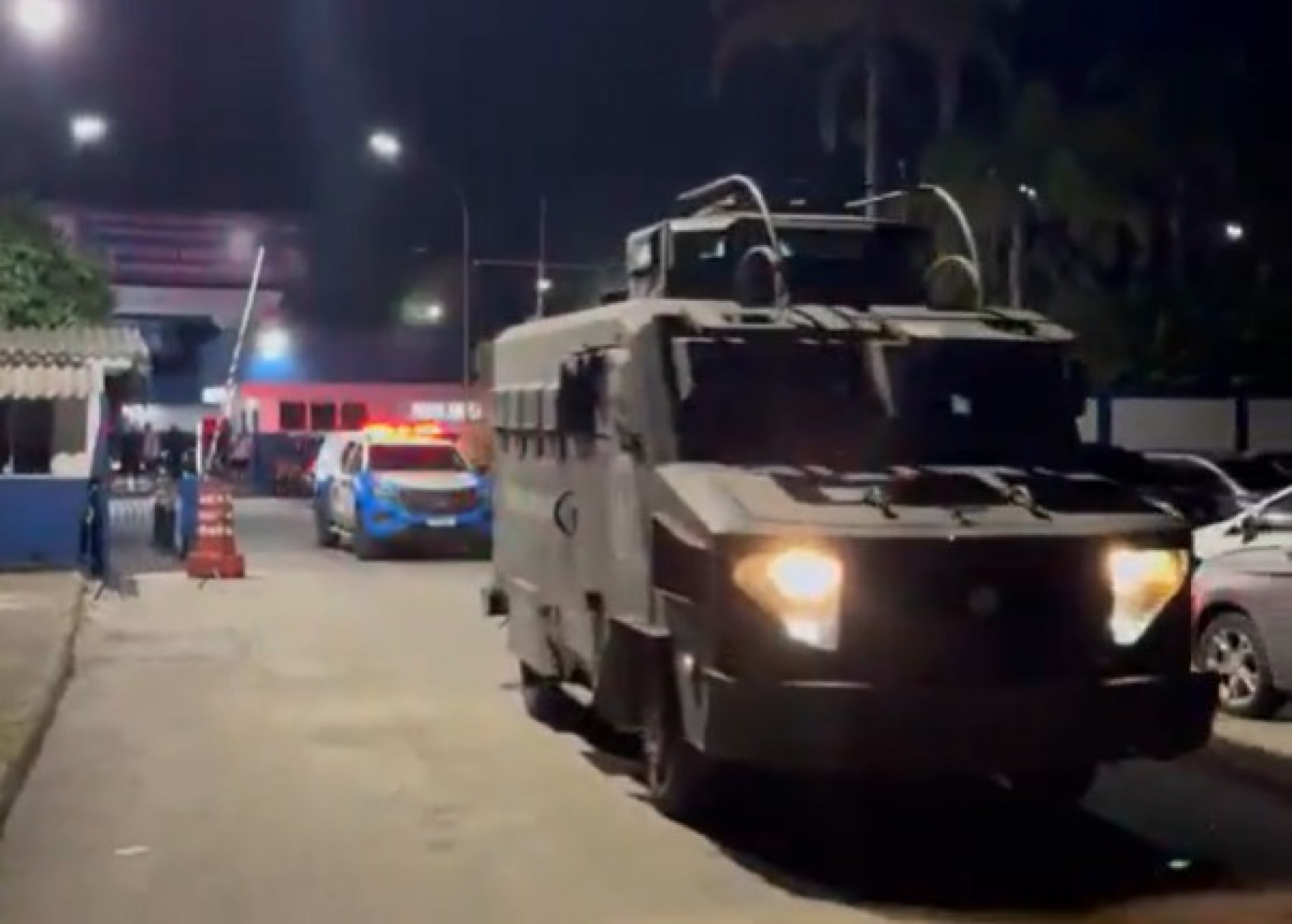 PMs atuam em comunidades de Vargem Pequena - Reprodu&ccedil;&atilde;o