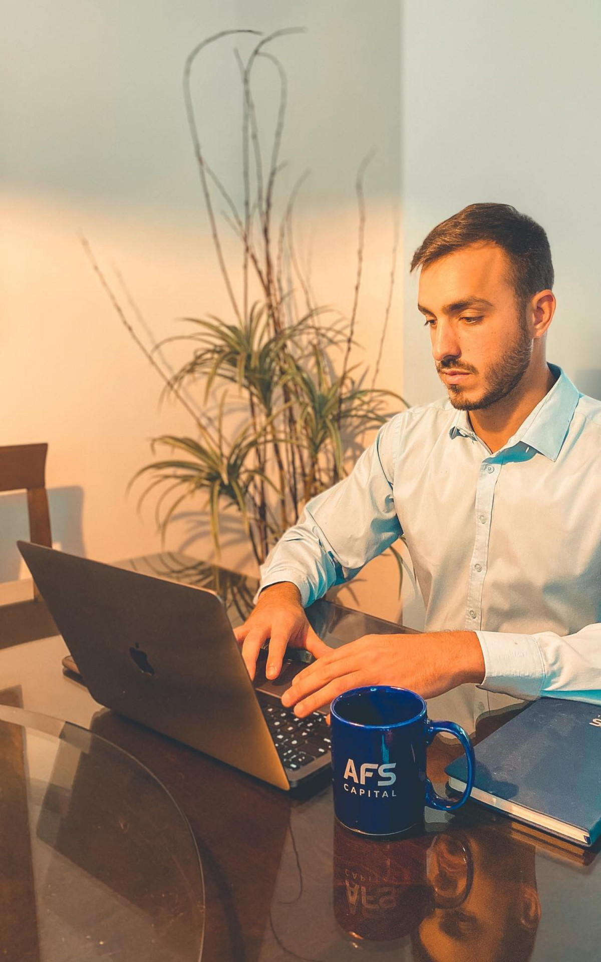 Igor Aguiar ostentava viagens internacionais nas redes sociais - Rede Social