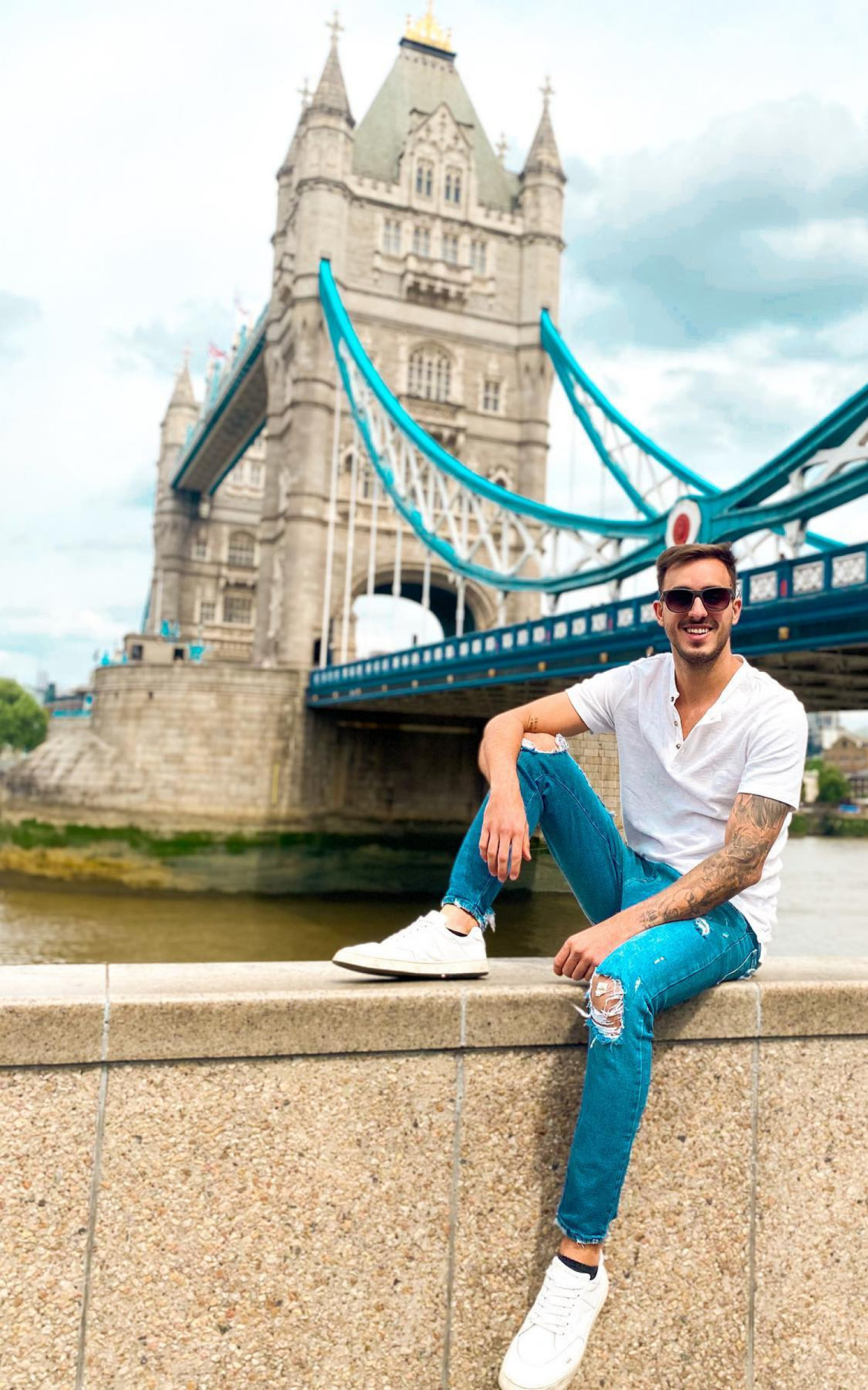 Igor Aguiar ostentava viagens internacionais nas redes sociais - Rede Social