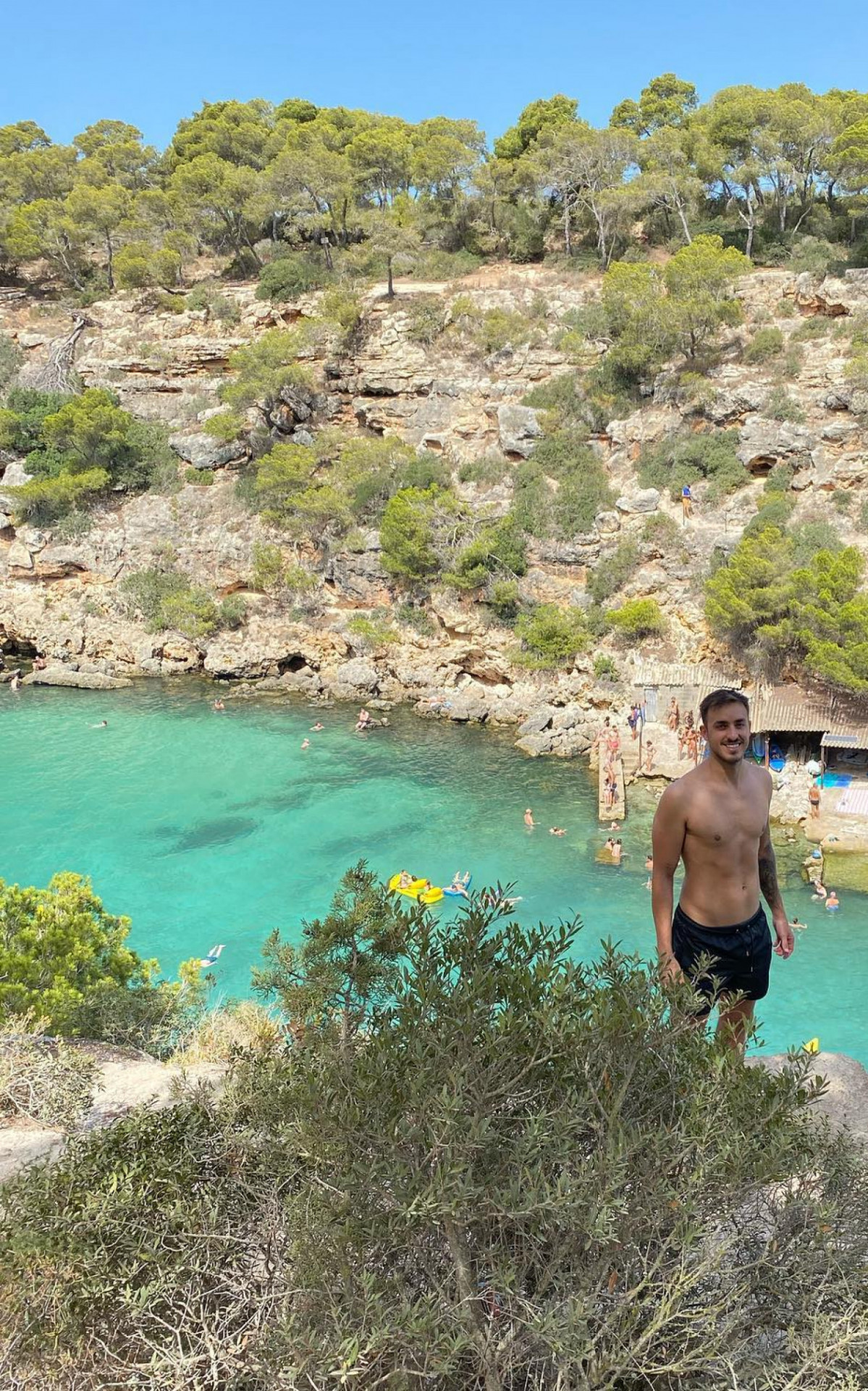 Igor Aguiar ostentava viagens internacionais nas redes sociais - Rede Social