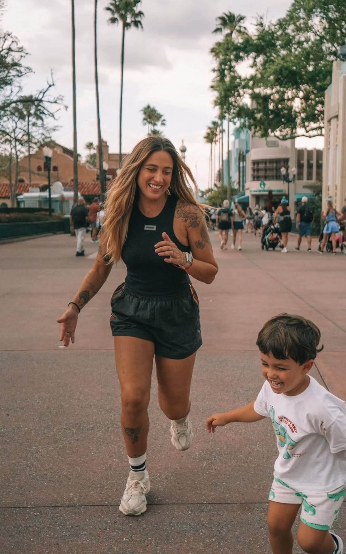 Tati Dias e filho, Bento, brincando juntos - Reprodução / Instagram