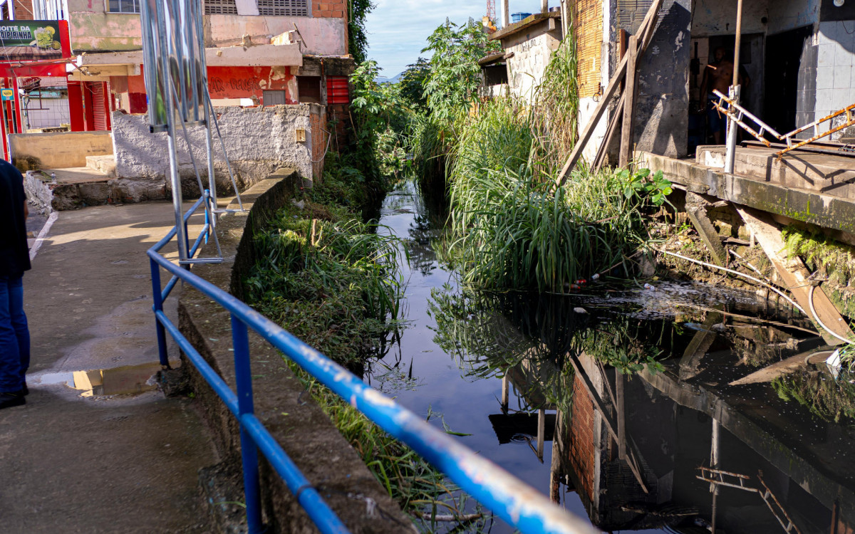 Duque de Caxias come&ccedil;a obra de canaliza&ccedil;&atilde;o do Canal Ventura - Divulga&ccedil;&atilde;o