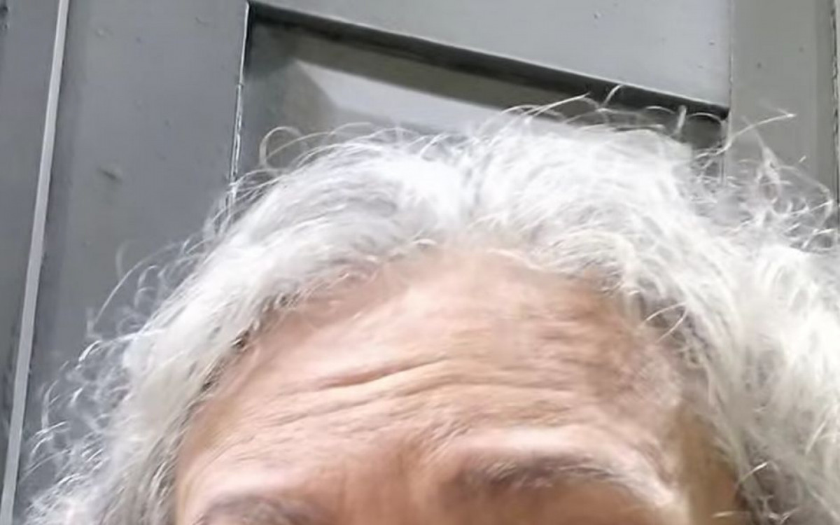 Idosa ficou com um olho roxo 