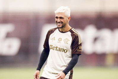 Arrascaeta destaca responsabilidade de jogar no Flamengo: 'Maior que nos outros clubes'
