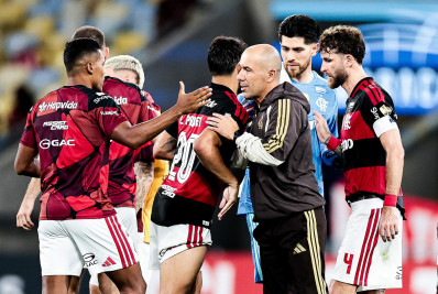 Leonardo Jardim valoriza profundidade do elenco do Flamengo: 'Resposta positiva'