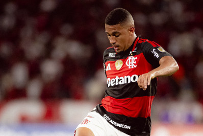 Em alta no Flamengo, Lino faz análise tática e explica o que mudou com Jardim