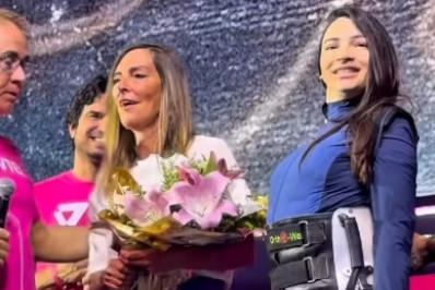 Vídeo! Ex-ginasta Laís Souza aparece de pé em público pela primeira vez após acidente