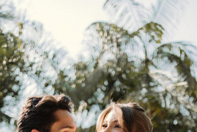 Ex-BBB Bil Araújo e Adriana Yanca descobrem sexo do filho