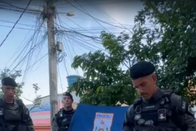 Cães farejadores ajudam polícia a localizar drogas e causar prejuízo ao tráfico em Macaé