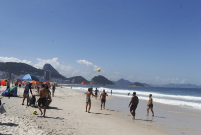 Fim de semana no Rio começa com calor, mas terá virada no tempo