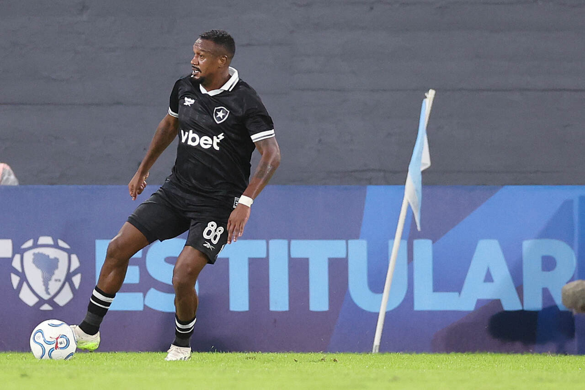 Edenilson e a receita para o sucesso do Botafogo: “Manter a pegada”