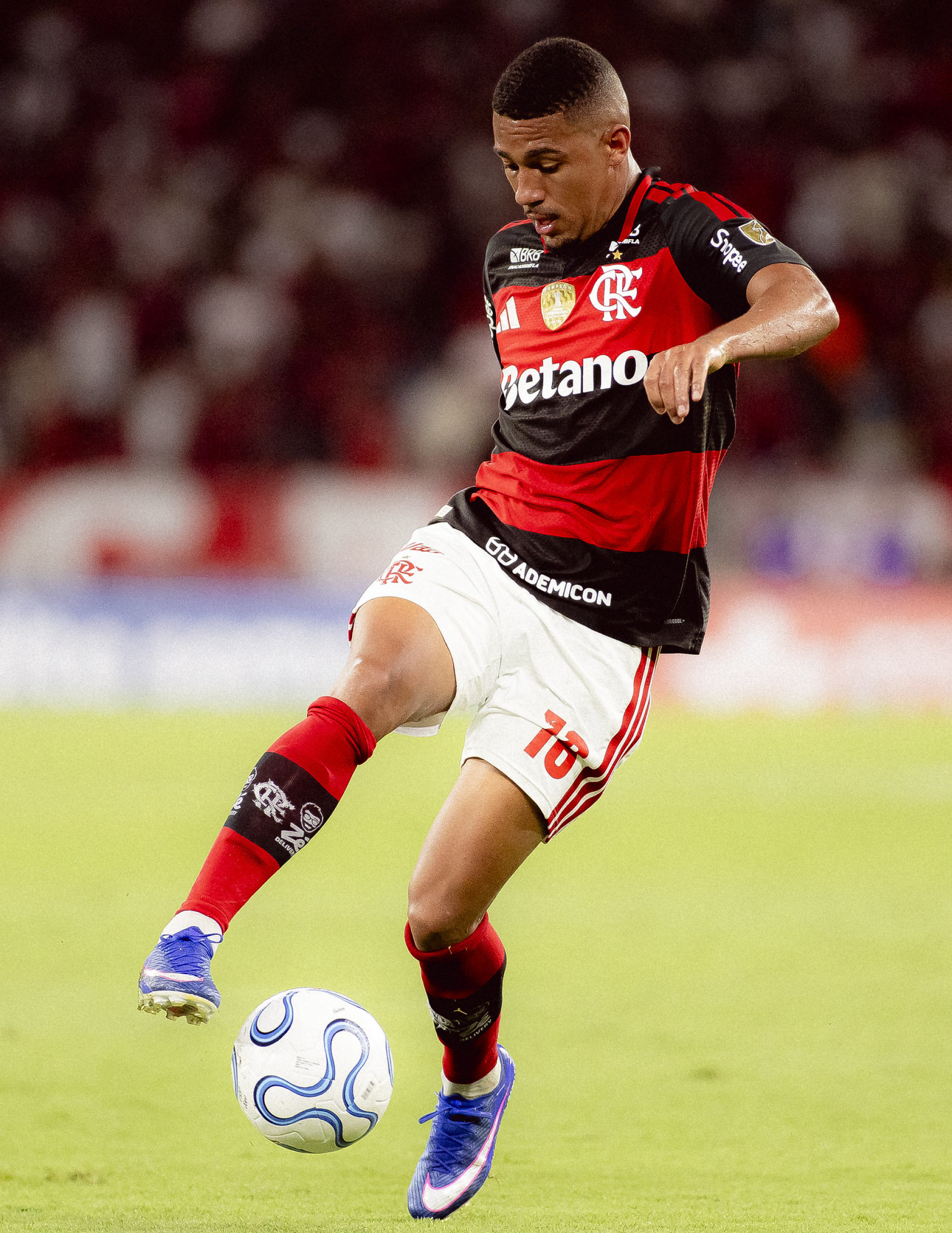 Em alta no Flamengo, Lino faz análise tática e explica o que mudou com Jardim