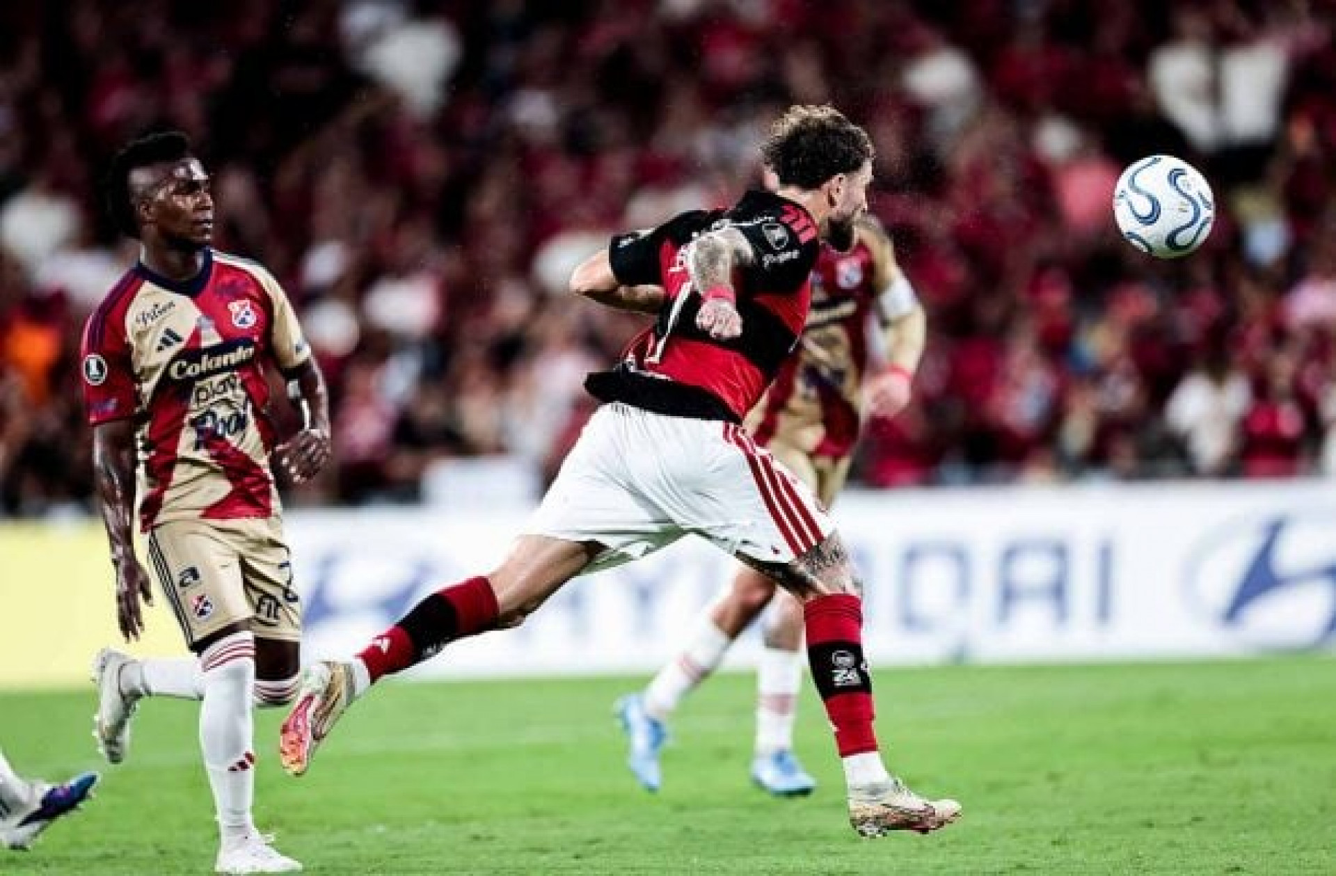 Flamengo torna o jogo tranquilo. Segue o l&iacute;der na Libertadores!