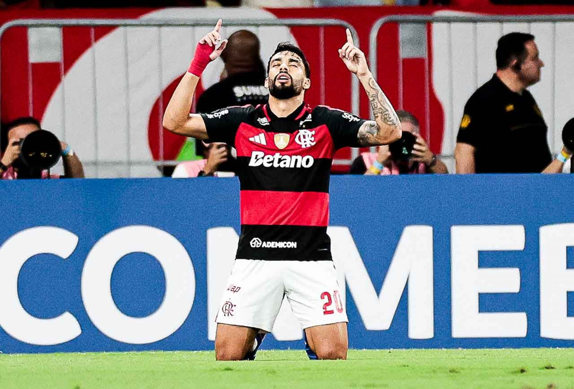Lucas Paquet&aacute; comemora primeiro gol na Libertadores em goleada do Flamengo