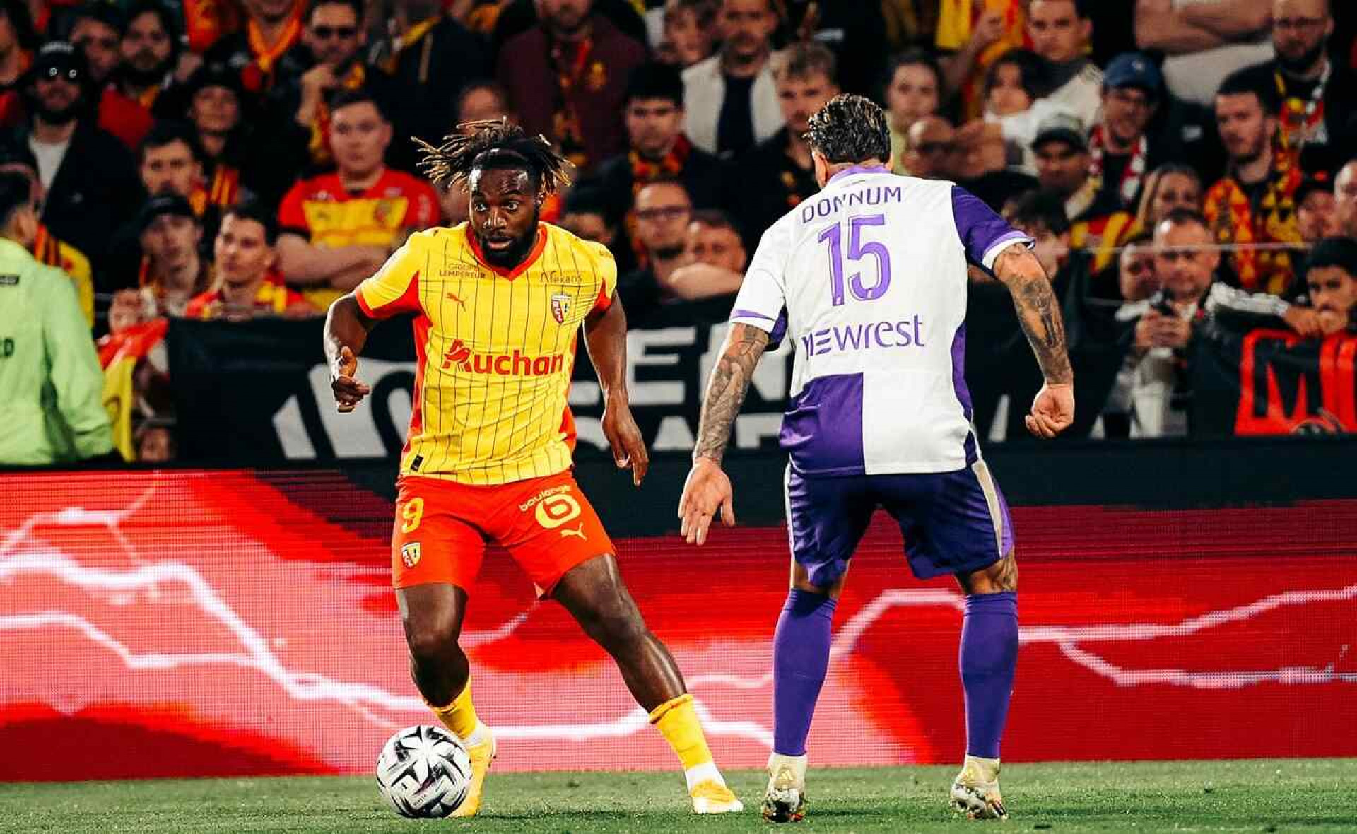 Lens vira sobre Toulouse nos acr&eacute;scimos e segue firme na briga pela lideran&ccedil;a do Franc&ecirc;s