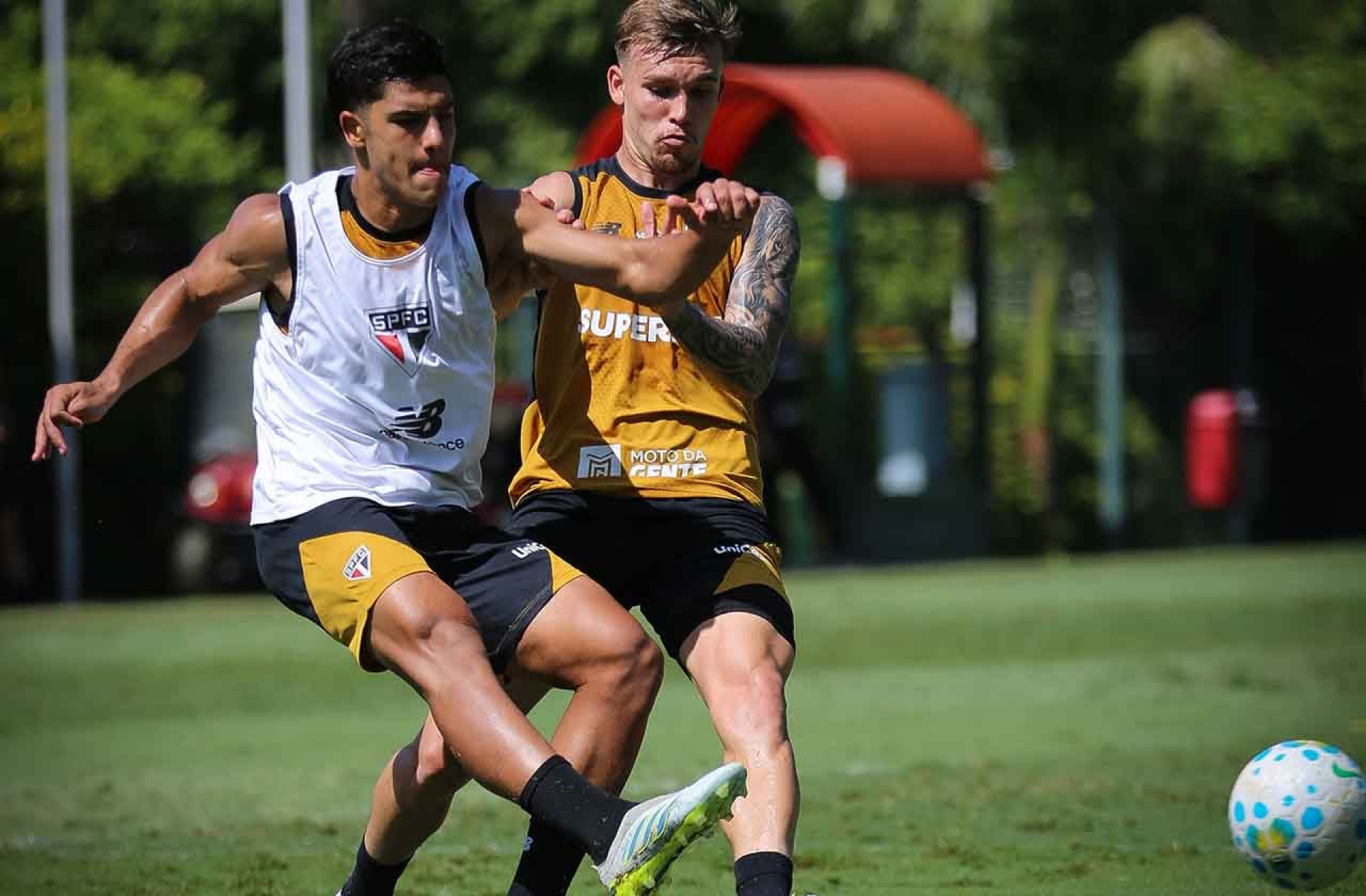 Moreira vira op&ccedil;&atilde;o no meio e ganha espa&ccedil;o com Roger no S&atilde;o Paulo