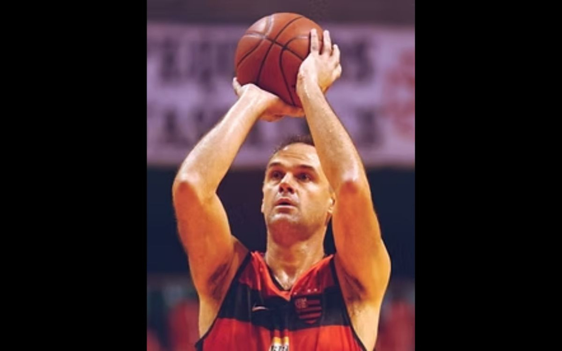 Oscar Schmidt em passagem pelo Flamengo - Reprodução / Site Oficial Oscar Schmidt