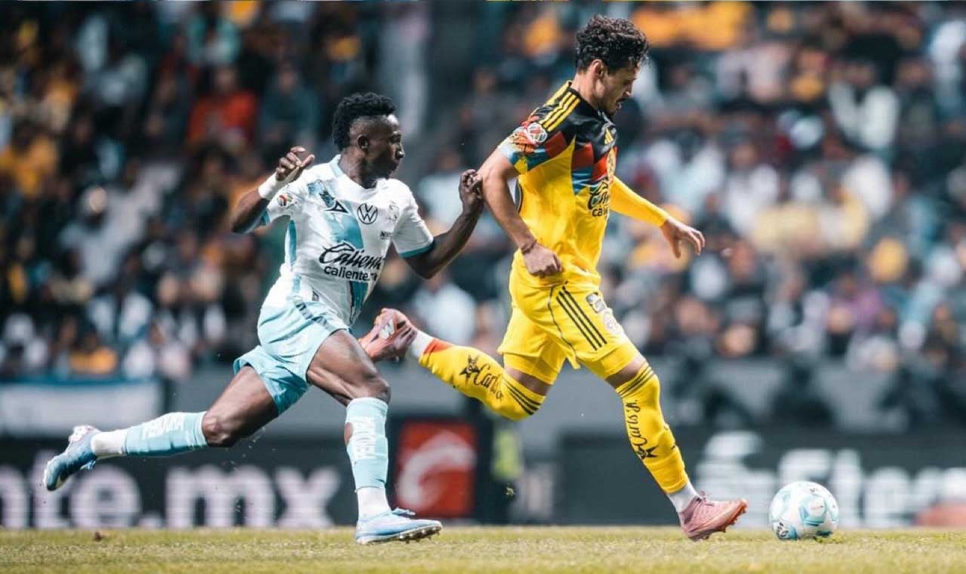 Palmeiras recebe pagamento do Am&eacute;rica-MEX ap&oacute;s cobran&ccedil;a por Raphael Veiga