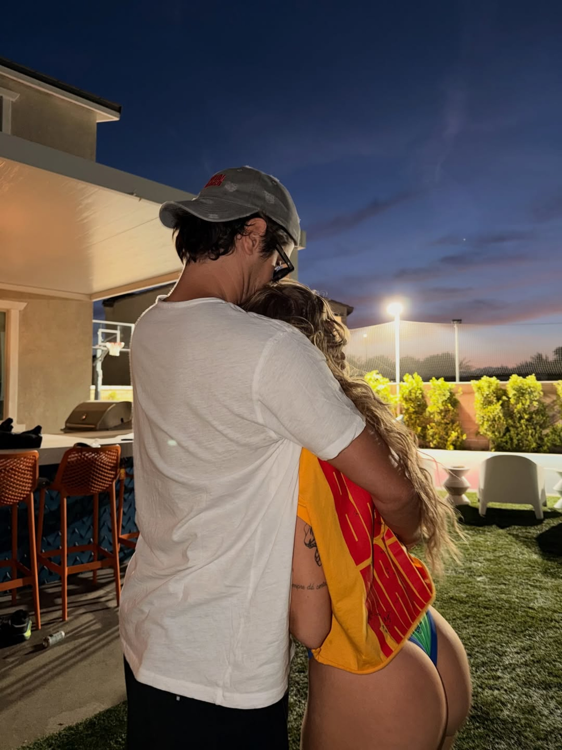 Luísa Sonza surgiu trocando carinhos com Luis Ribeirinho nas redes sociais  - Reprodução/Instagram