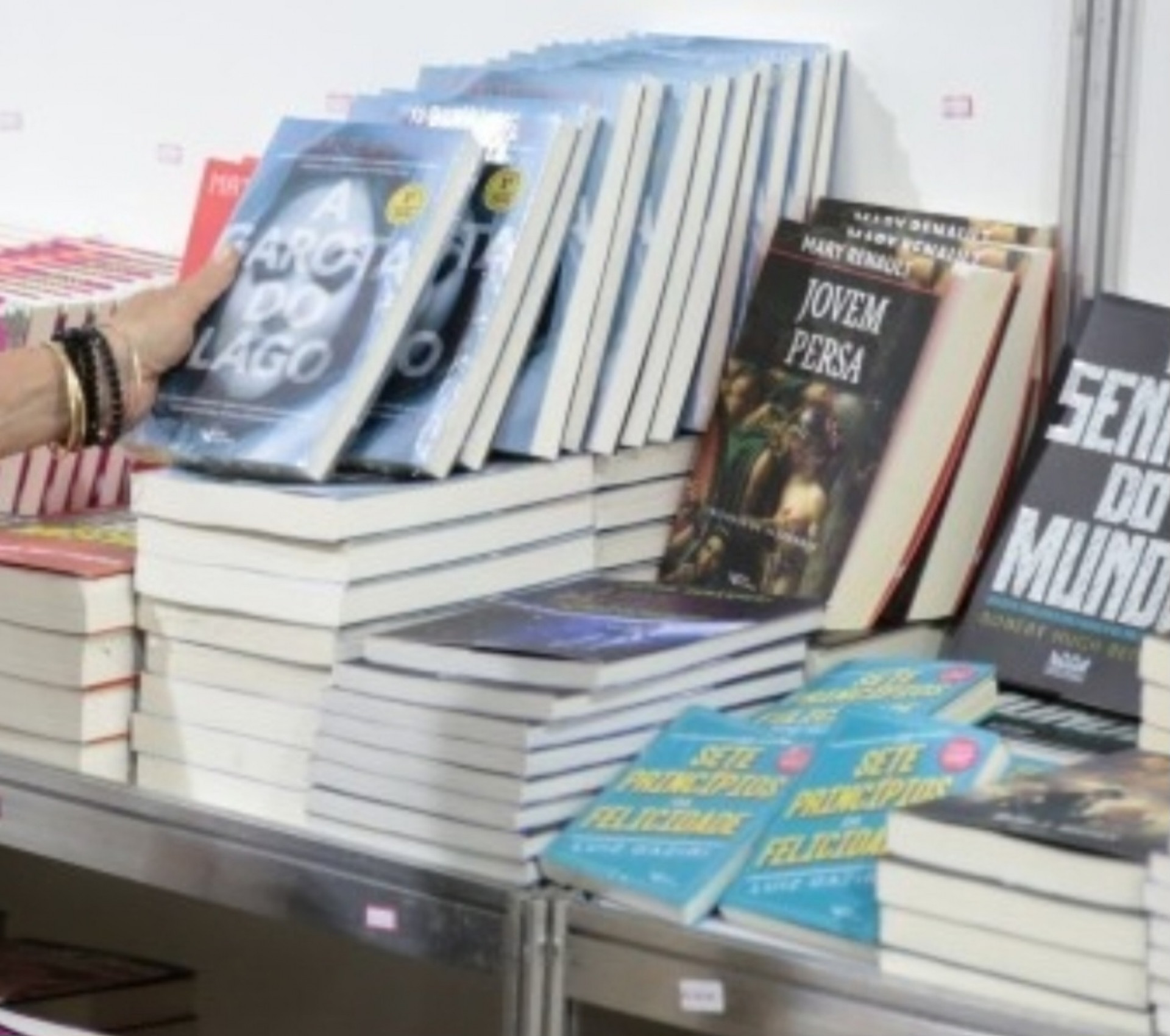 Governo municipal disponibiliza R$ 50 mil para escritores publicarem obras