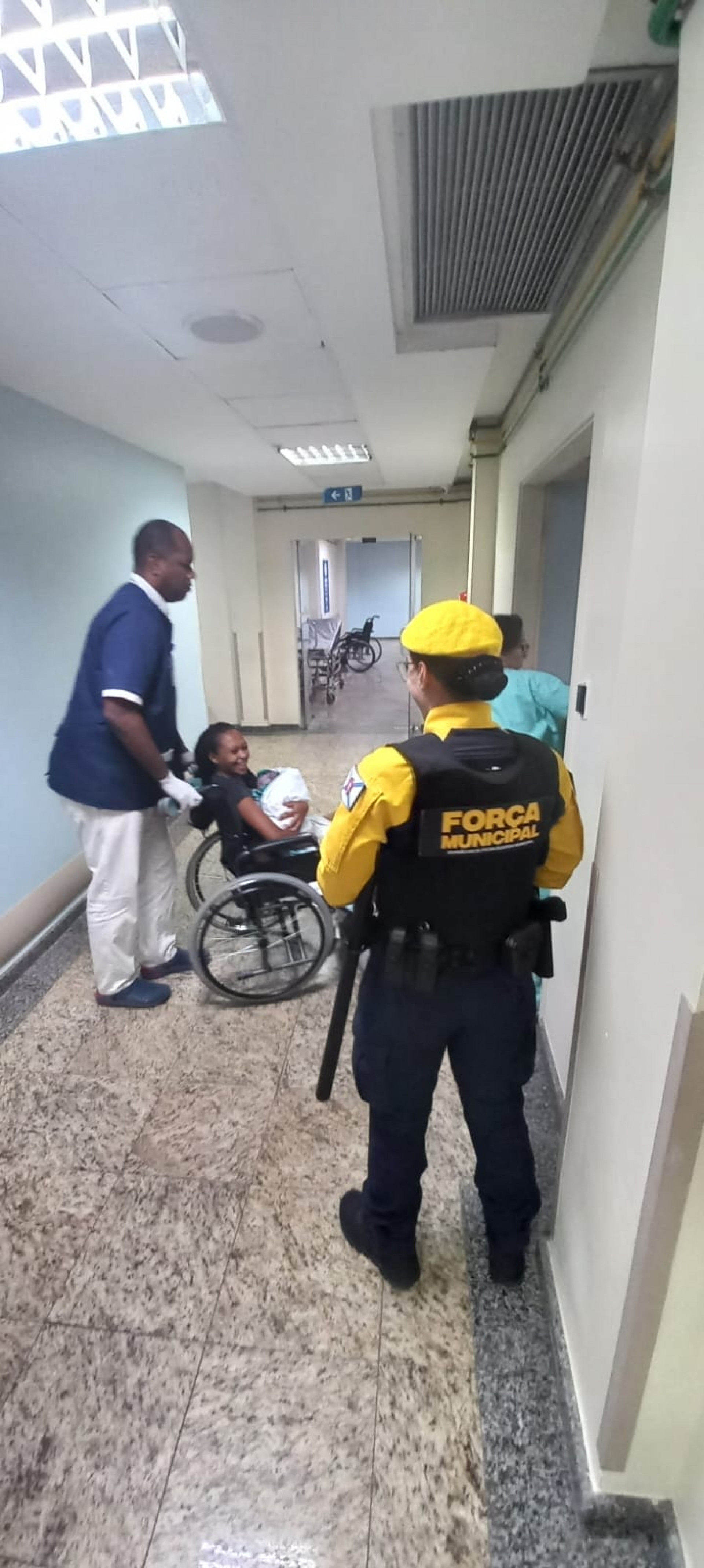 Agentes da Força Municipal auxiliam parto de grávida no Centro